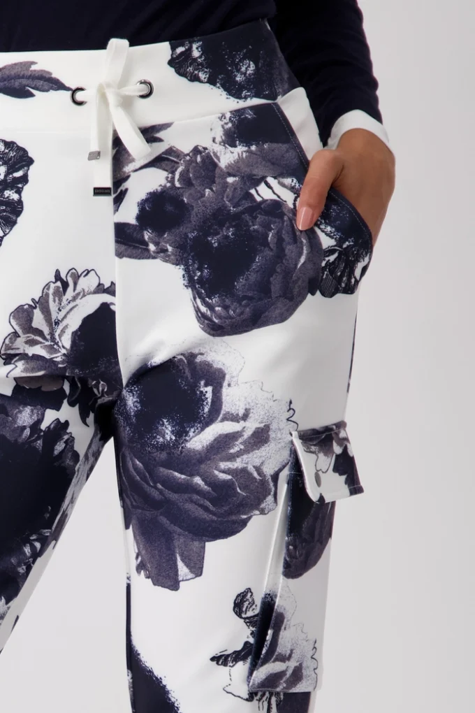 Monari-Jogging  with Floral Print- Deep Ocean/ white - Image 6