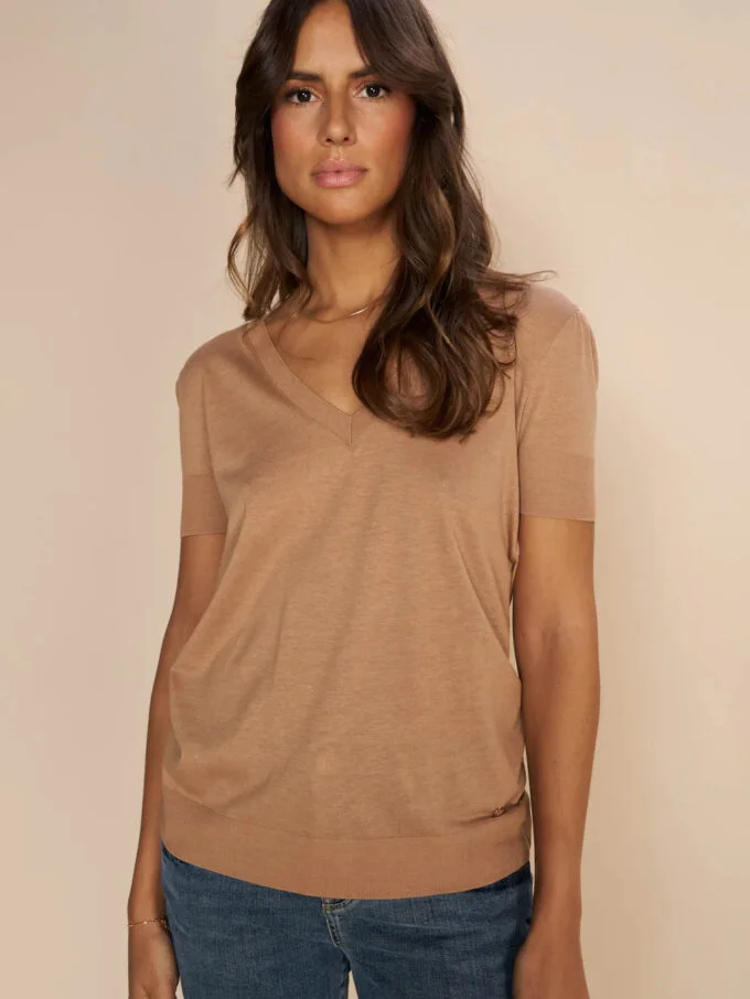 Mos Mosh- Sink V-Neck Tee