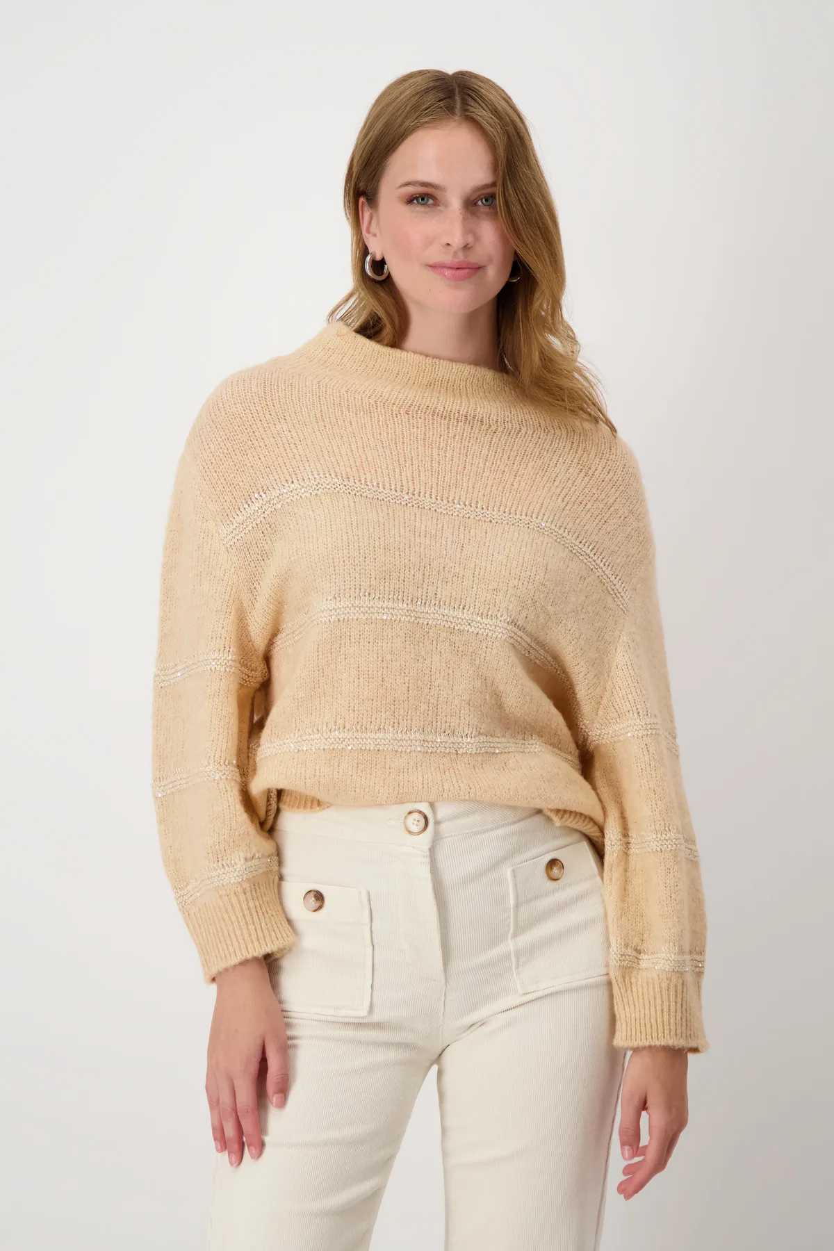 Monari- Stand- Up  Collar