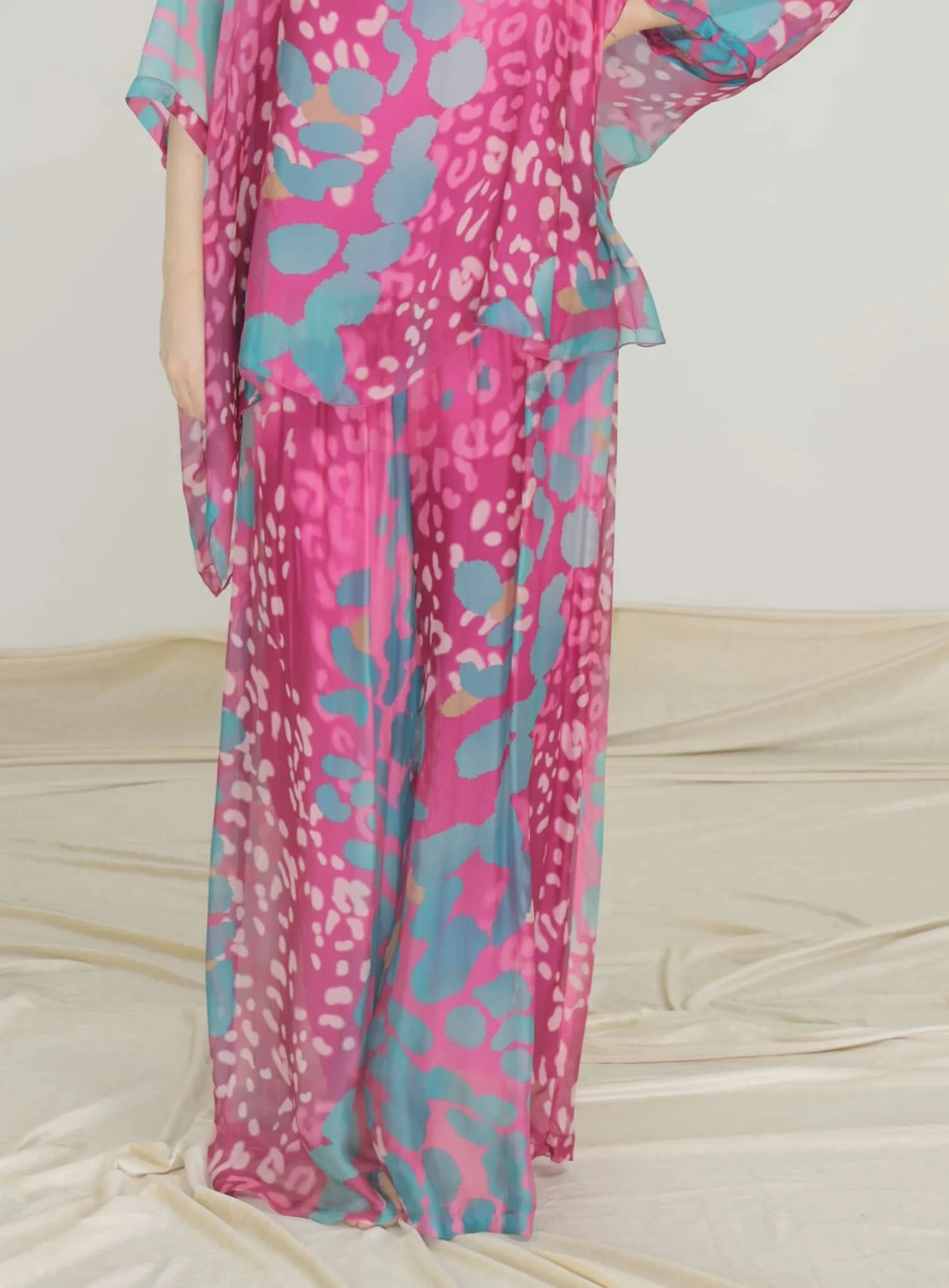 Made in Italy- Silk pants with Animal Print