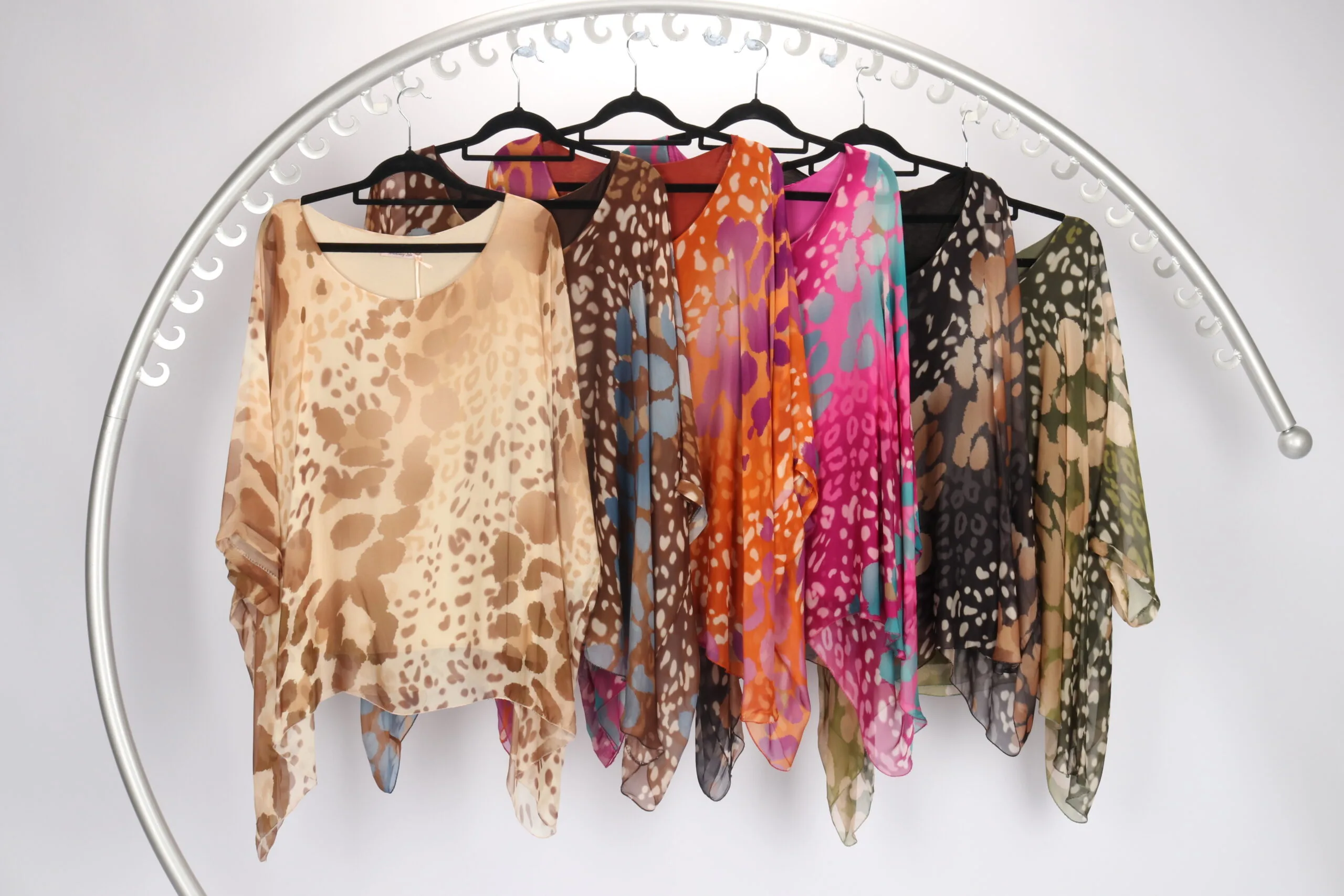 Made in Italy- Silk pants with Animal Print - Image 3