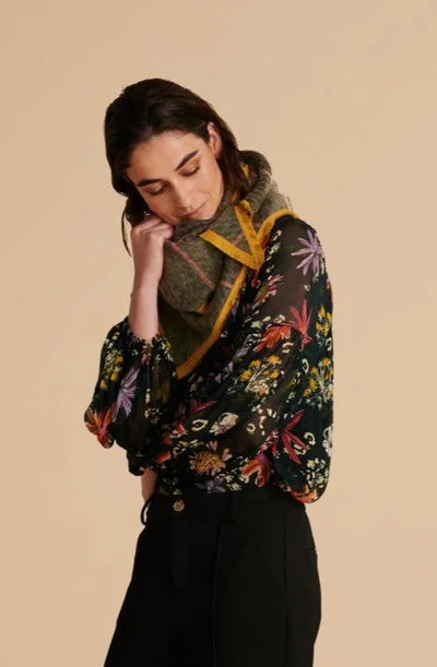 Pom Amsterdam-SHAWL-Blocked Khaki Green - Image 2